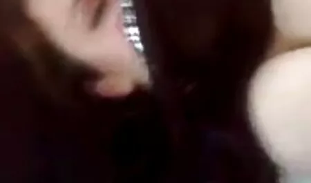 A lány hazi porno videok lövell, rázza mellei