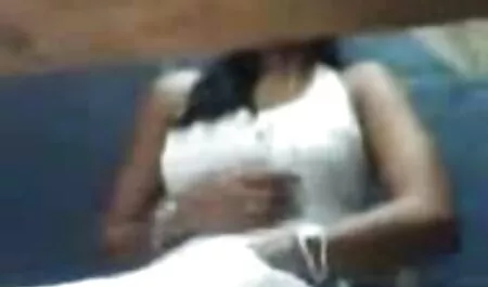 A szőke istennő ül az arcán, majd elcsábítja a puncija a POV videó. pornofilm teljes