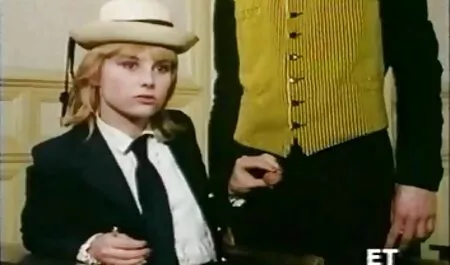 Busty hevederek magyarul beszélő pornó filmek szar, baszik egy fekete kakas amatőr videó.