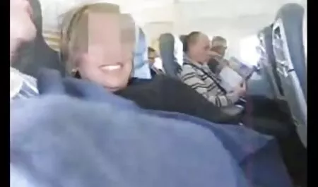 Rossz Amerika baszik a online pornó videók nappaliban a seggét.