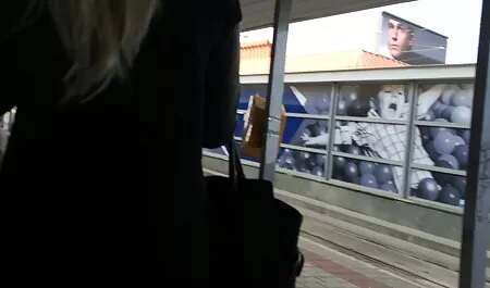 A meleg barna terjed a fenék, botok az ingyen pornó filmek online ujjait