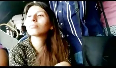 Több srác teljesen meztelenül edz pornó filmek magyarul a tábor közelében.