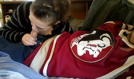 Egy vékony milf kis magyarporno filmek mellekkel külön fizetett a meztelen munkáért.