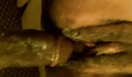 Döngeti a punciját az online porno filmek első alkalommal