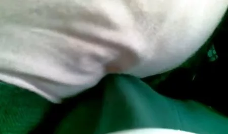 Rágalmazás Amira-pornó színész elcsábítja egy pornofilmek teljes kezdő Szűz modell