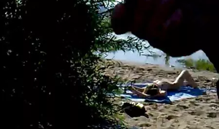 Angol vörös Milf kitölti a pornó film online seggét ujjaival.