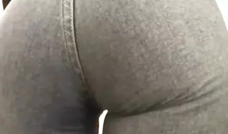 Gyönyörű szűz Carol maszturbál a teljes porno zuhany alatt