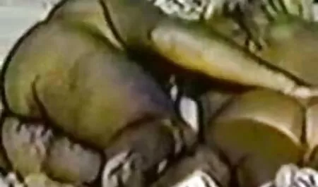 Egy gyönyörű porno teljes film magyarul Ázsiai Fogás simogatja ezt a kakast, miközben a mellei baszják.