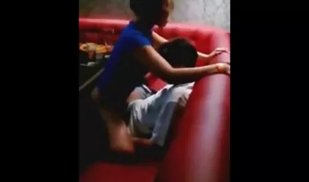 Naughty America baszik az ágyban vele kis egér. hazi porno videok
